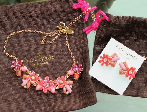 Kate Spade New York Glossy Petals Necklace & Earrings Set Flowers coral pink - Picture 12 of 12