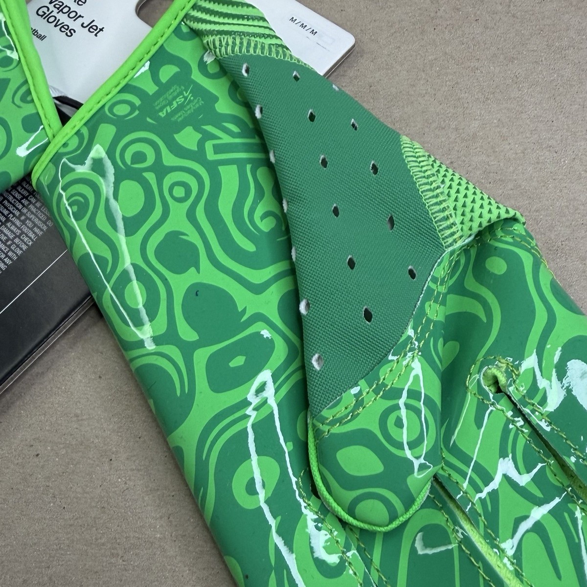 Nike Vapor Jet 8.0 Football Gloves Rage Green NWT M Adult Size