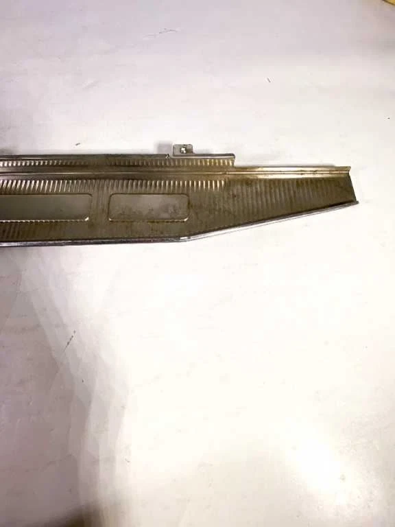 87-95 Mercedes W124 Vagón Escotilla Trasera Placa Rasguño Embellecedor 1246980089 NUEVO Foto 4 de 4