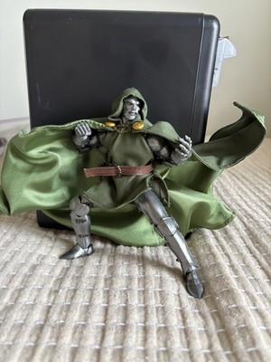 * READ Marvel Legends Doctor Doom Custom Figure W/Cloth Goods Cape