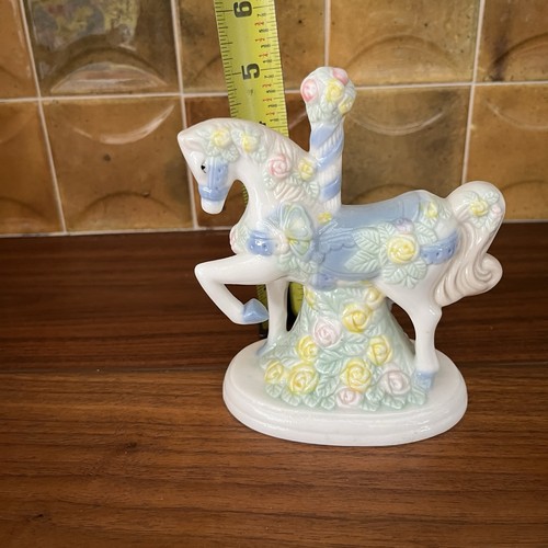 Statuina porcellana cavallo giostra Merry Go Round - Foto 7 di 8