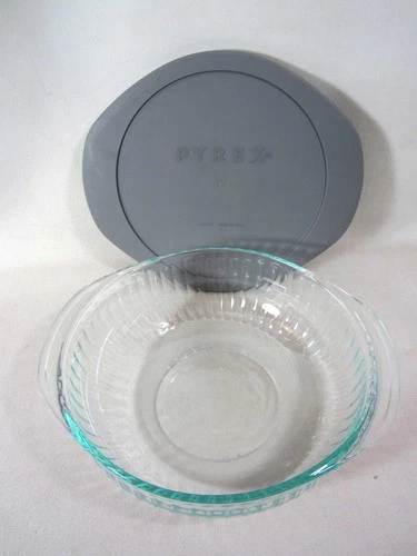2 Qt./2 L Pyrex Ribbed Glass Bowl w/ Lid 024 & 024-PC