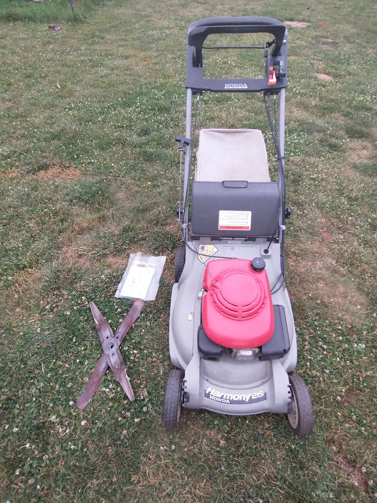 Honda Harmony HRM215 Selfpropelled Mower W/Bagger/ Extra Blades
