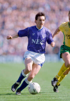 Pat Nevin of Everton in action during the FA Cup Semi Final betwe - Old Photo