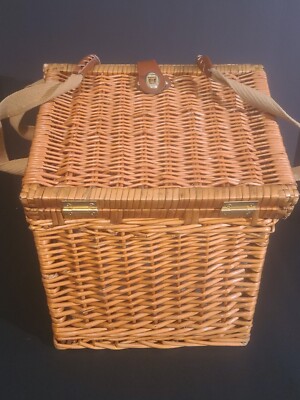 Vintage LARGE Wood Weave Picnic Time Picnic Basket Padded Cloth Interior
