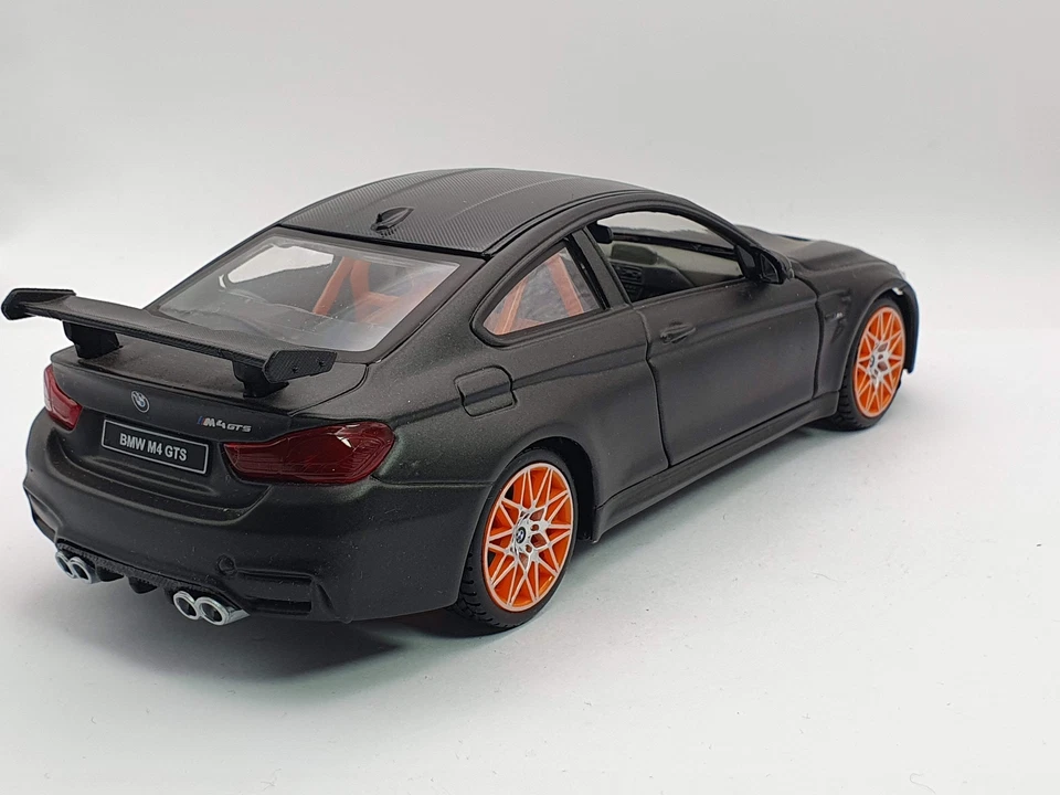BMW M4 GTS Maisto 1/24 - Immagine 3 di 4