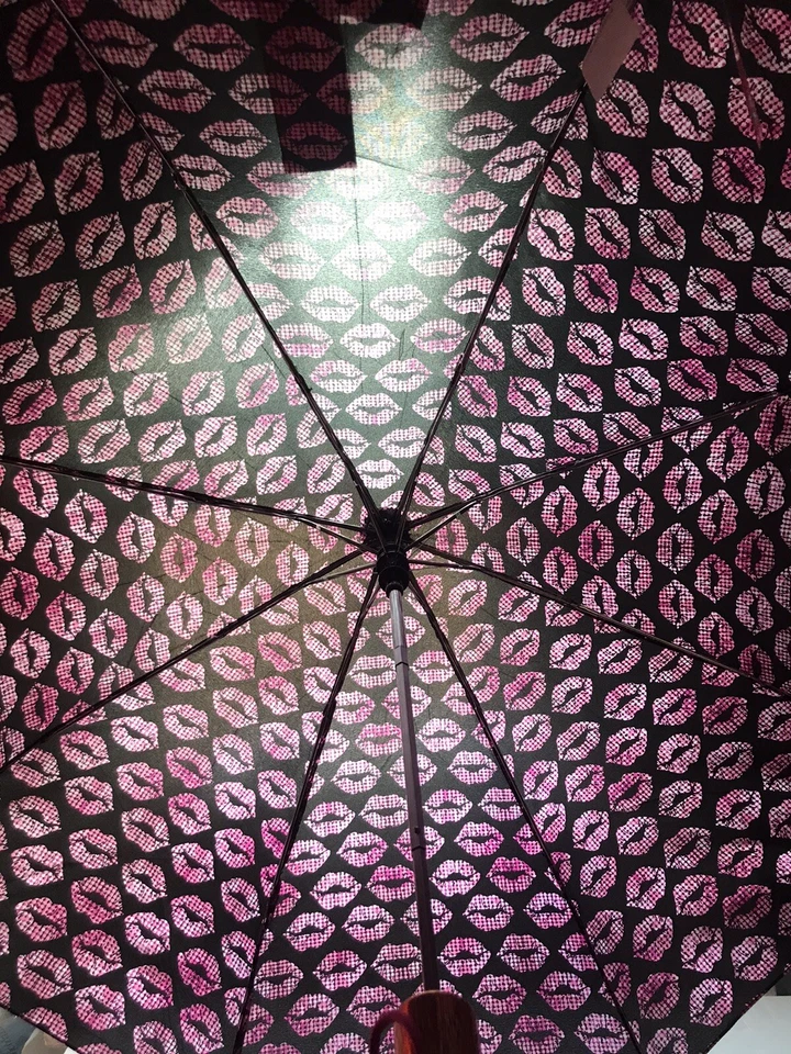 SOMBRILLA BETSEY JOHNSON NEGRO/ROSA BRILLANTE ESTAMPADO DE LABIOS AUTO ABIERTO NUEVO CON ETIQUETAS Foto 4 de 4