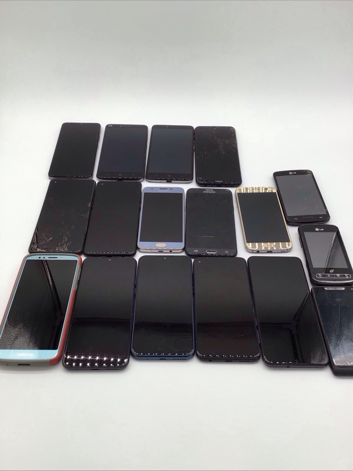 Mixed Lot Of 17 Cell Phones For Parts And Repair