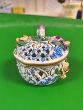 Antik Dresden Carl Thieme Angewendet Blumen Porzellan Netzartig Dose Mit Deckel