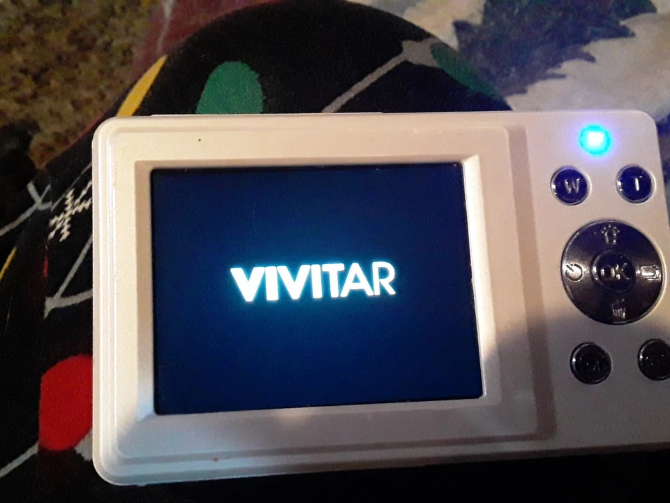 VIVITAR PopSnap Digital Camera VEC S124 2.4" Screen 1080 HD - White Tested - Image 3 of 4