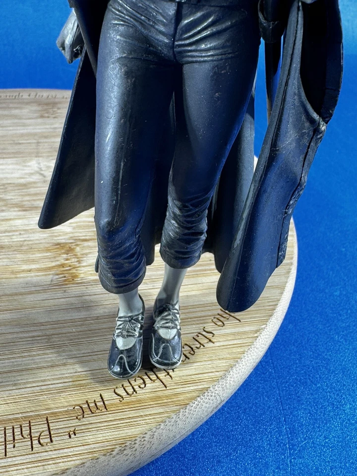 Figura de acción Sin City Miho 2005 blanco y negro NECA Devon Aoki Reel Toys Foto 3 de 4