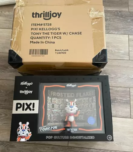 thrilljoy PIX! x KELLOGG'S TONY THE TIGER 1977 POP CULTURE VINYL FIGURE NYCC #15