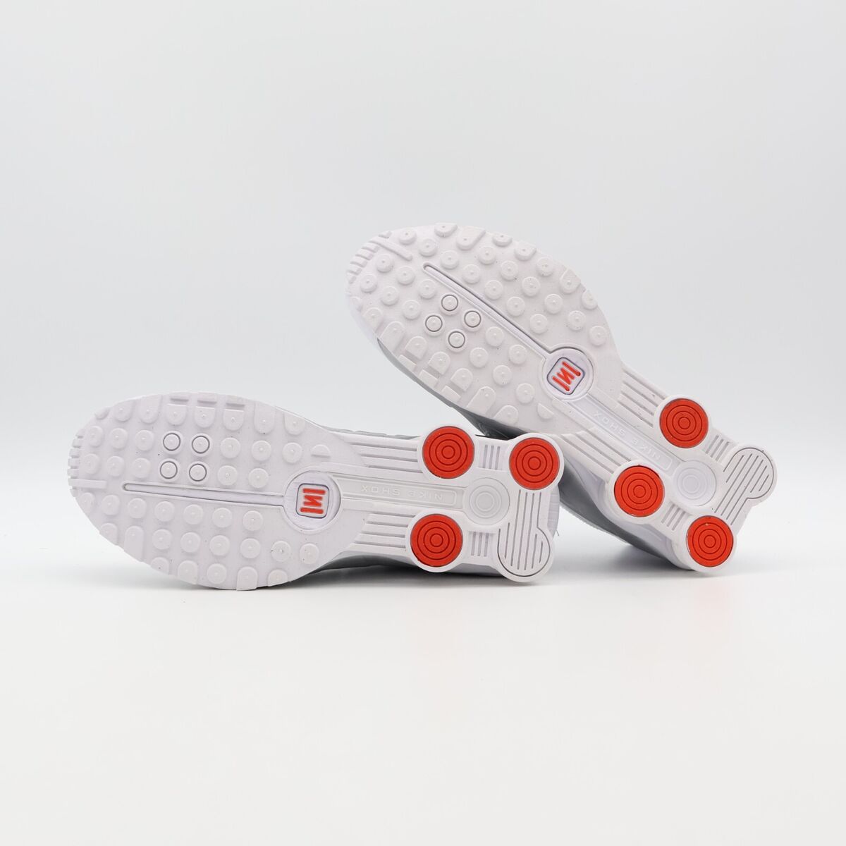 AR3565-101 Nike Shox R4 White Metallic Silver Max Orange AR3565-101 Nike Shox R4 White Metallic Silver Max Orange