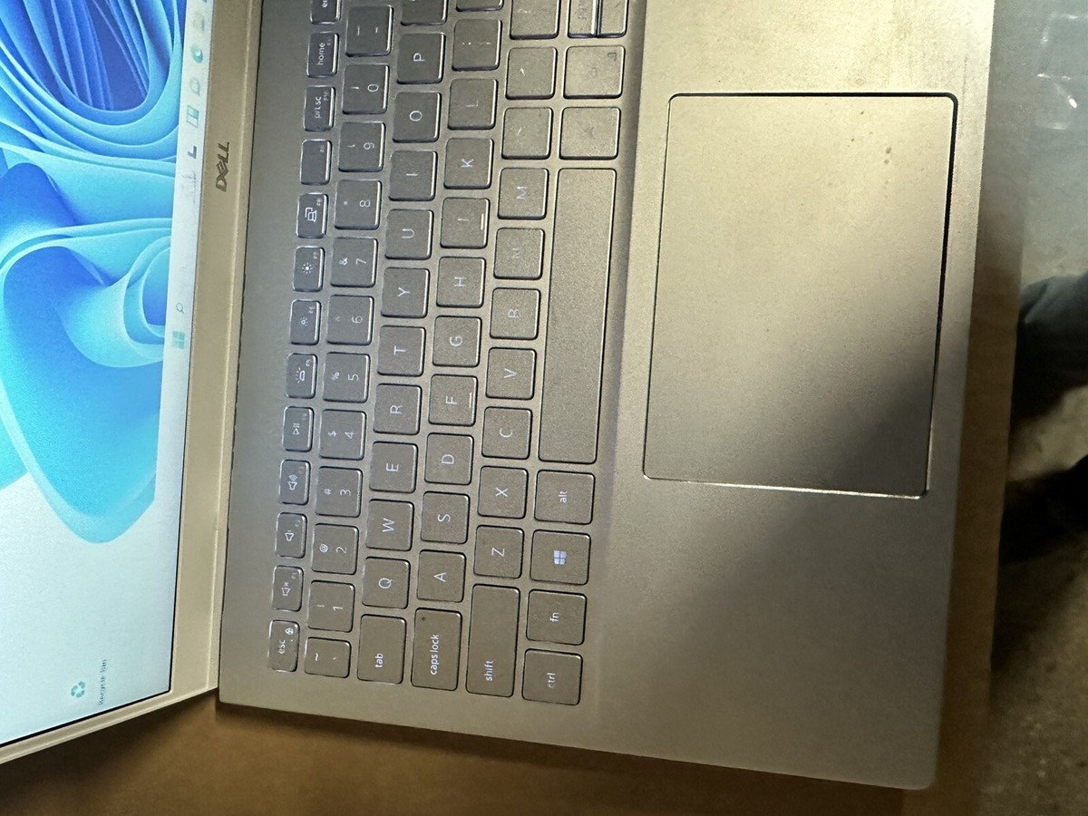 Dell Inspiron 5502 15.6'' Intel i7-1165G7 16GB RAM 256GB Dell Inspiron 5502 15.6'' Intel i7-1165G7 16GB RAM 256GB