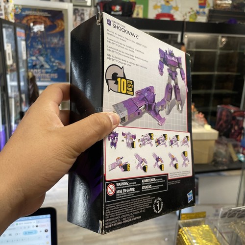 Transformers Battalion Shockwave, Walgreen's Exclusive, 2017 - Picture 3 of 3
