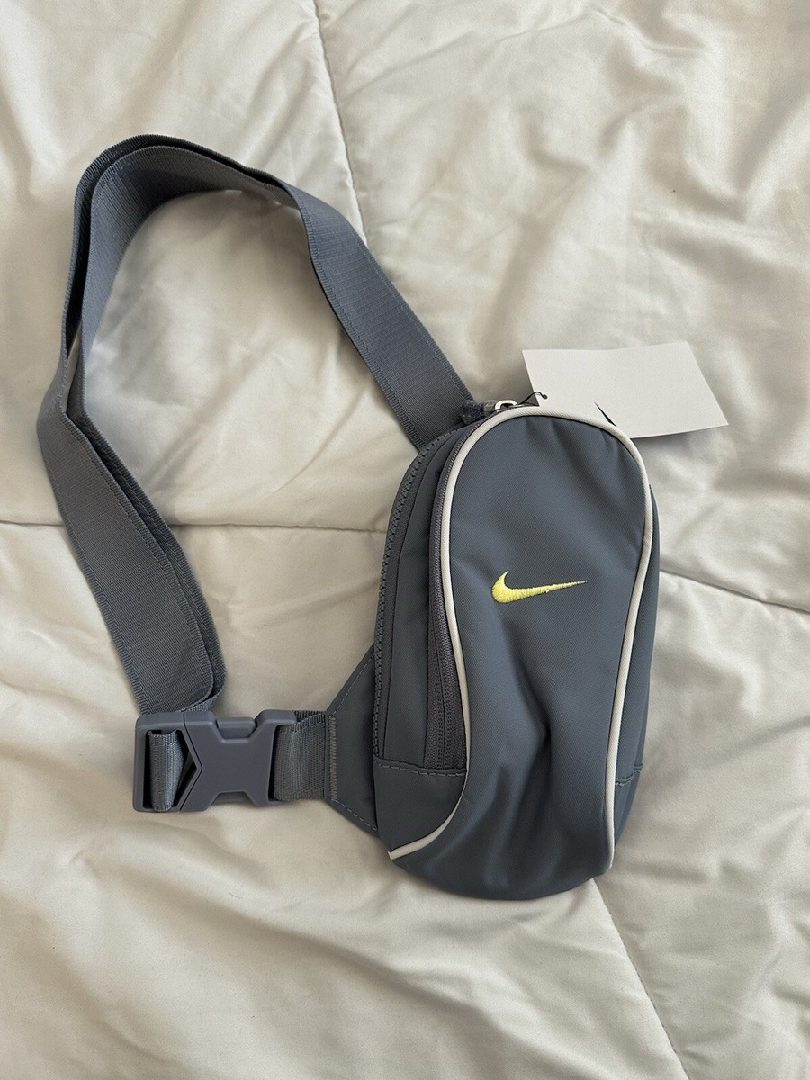 Nike Sportswear Essentials Mini Crossbody 61 Cubic In Sling Blue