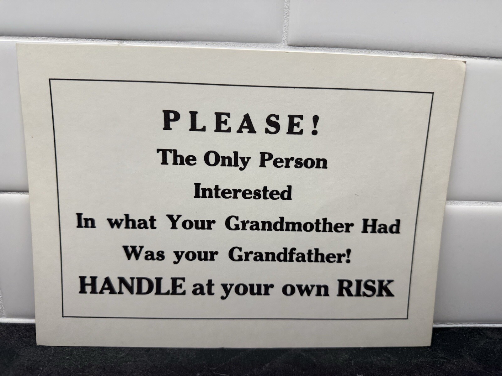 Letreros divertidos vintage de tienda minorista o antigua “Maneja bajo tu propio riesgo”. 5 en total!