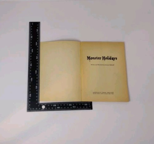 Monster Holidays - Paperback, by Norman Bridwell - Imagen 4 de 6