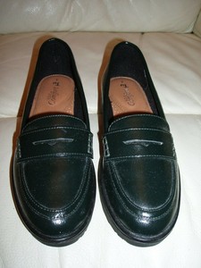 black loafers size 4