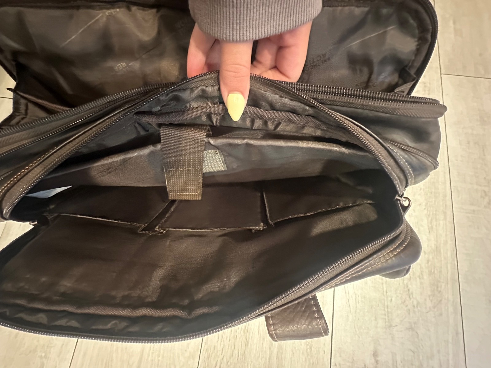 Mens Kenneth Cole Reaction Brown Leather Briefcase