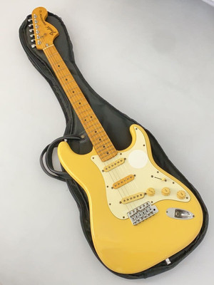 ギター FENDER  st72-75sc Fender Japan ST72-SC Stratocaster Yellow White Made in Japan