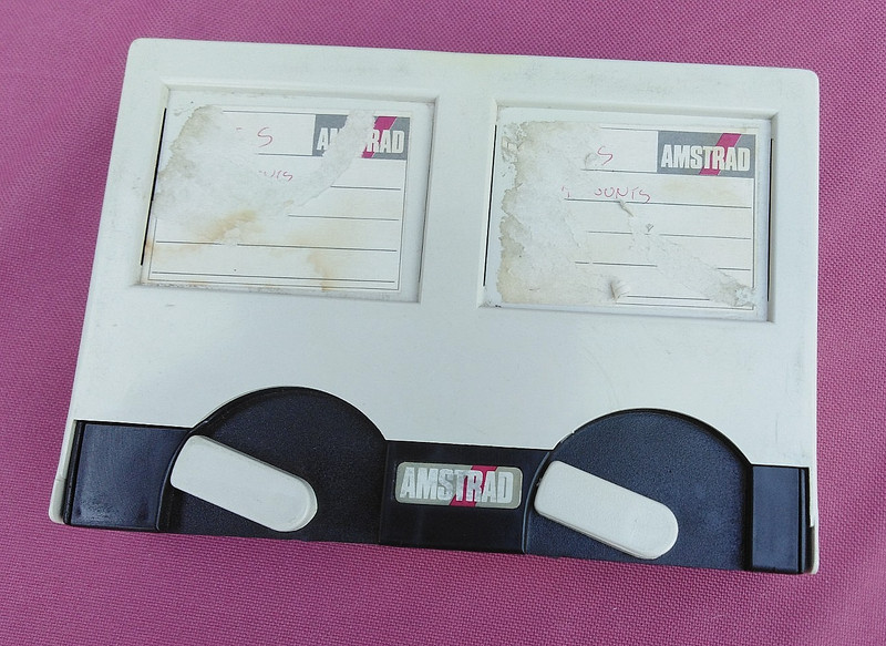 VINTAGE AMSTRAD LOCKABLE STORAGE CASE  FOR 3" FLOPPY DISKS WITH 10 X DISKS
