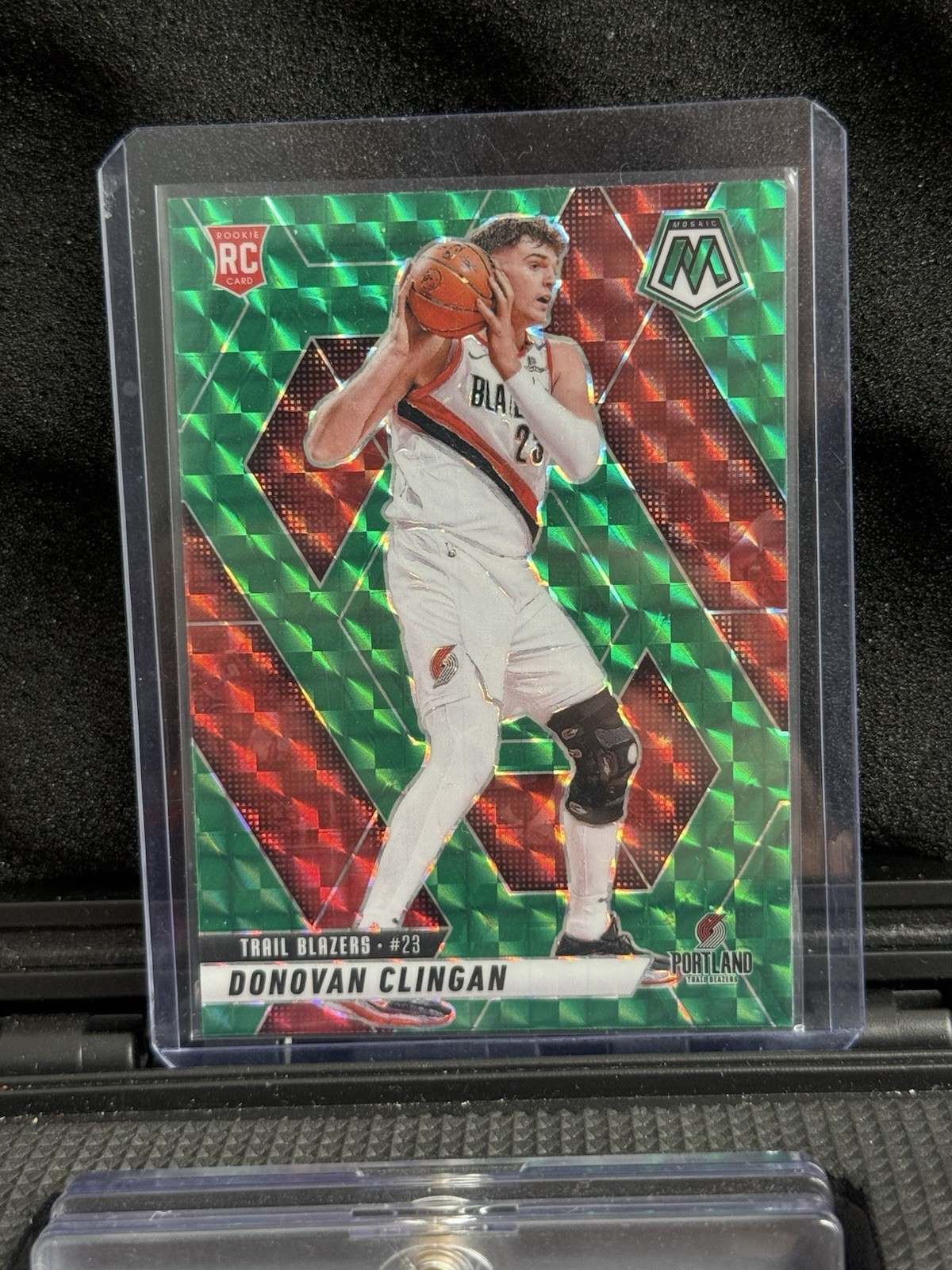 2024-25 Panini Mosaic Green Prizm Rookie Donovan Clingan #246 Portland Trail Bl…