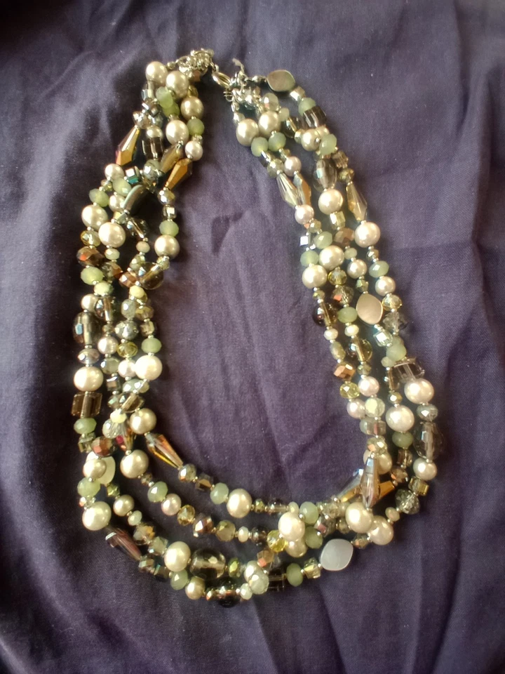 Collar para mujer Ann Taylor Loft con cuentas de cristal Foto 2 de 3