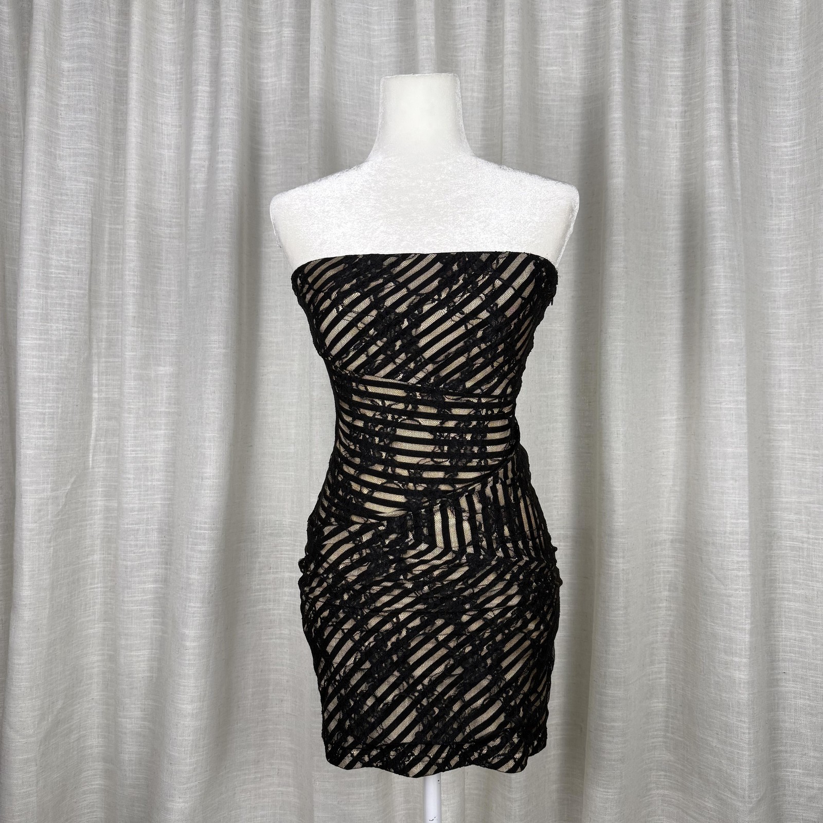NIKIBIKI Dress Womens Small Black Lace Strapless Bodycon Mini Party Cocktail