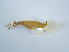 Spilla Vintage Con Fiori In Madreperla 6,6 G/7,0 X 2,2 Cm
