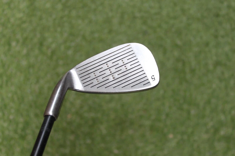 Square two power circle graphite shaft 5 iron golf club - Image 2 of 4