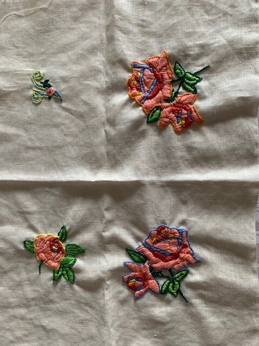 Bordado flores artesanales coloridas iniciales Un belén producto de servillet... - Imagen 7 de 24