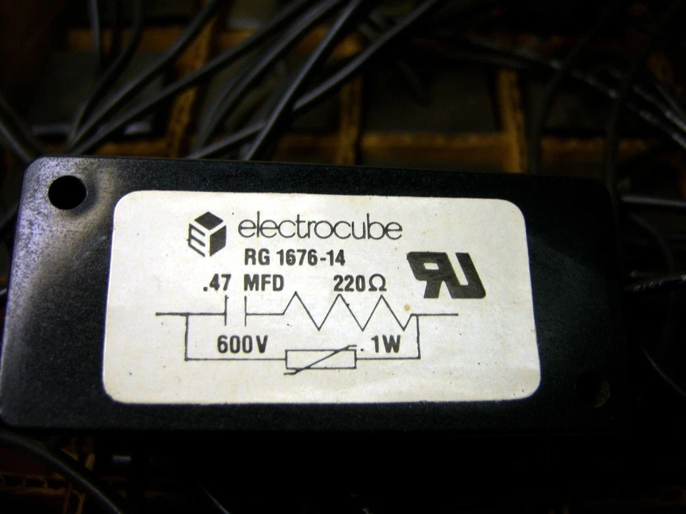 Lote de 22 Electrocube Surge Suppressor RC Network .50 MFD Foto 2 de 2