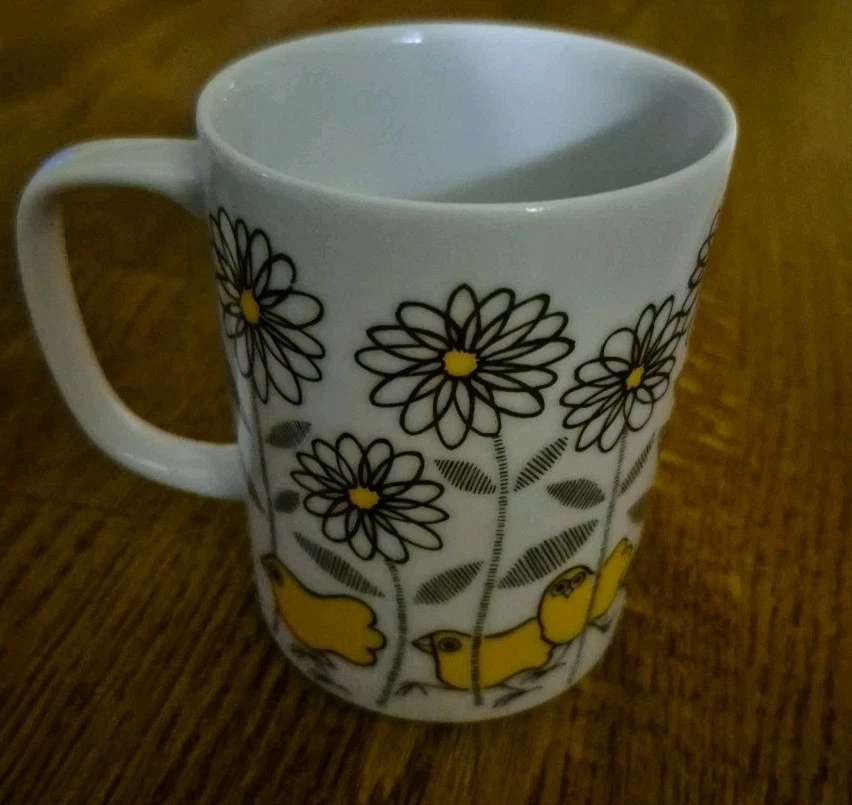 Taza de café de colección negra, amarilla y blanca con pollitos y margaritas amarillas - 3-1/2" de alto Foto 4 de 4