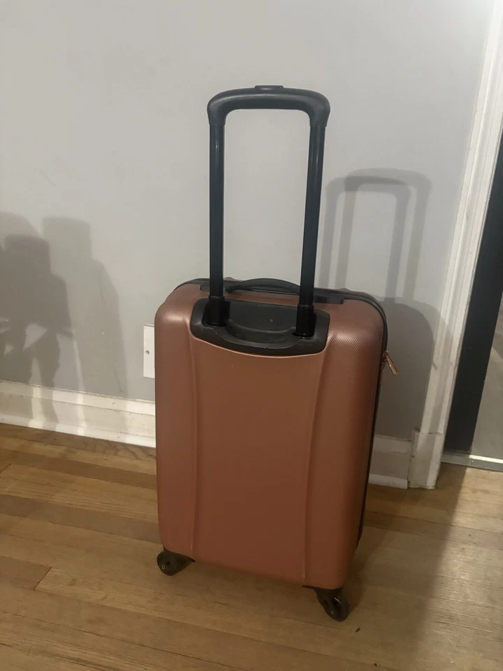 Bagagem de mão de viagem Jessica Simpson rodas de rolo 20" lado rígido - Imagem 4 de 4