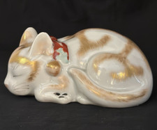 JAPANESE KUTANI HAND PAINTED SLEEPING CAT NEMURI NEKO CA.1900