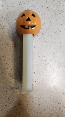 HALLOWEEN Pez Dispenser Pumpkin large face white stem