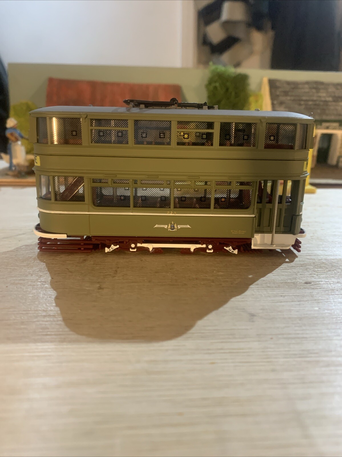 EFE 13404 Leeds Horsfield Tramcar WW II Livery 1:76 - Town End Route