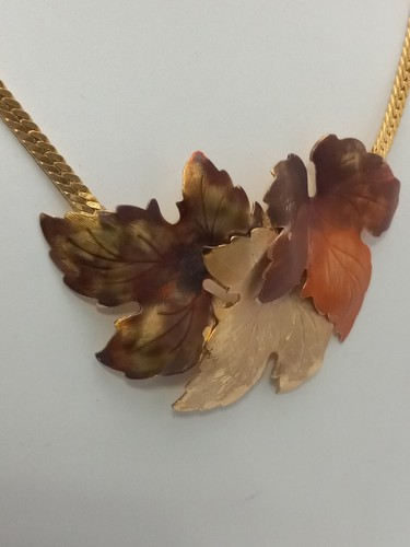 Vintage Gold Tone Herringbone Chain Autumn 3 Maple Leaves Pendant Necklace - Picture 7 of 9