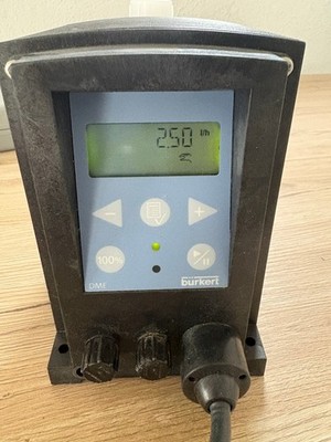 Bürkert DME Dosierpumpe (DME2-18A) , nur 1 Std. Laufzeit! Defektes Kabel