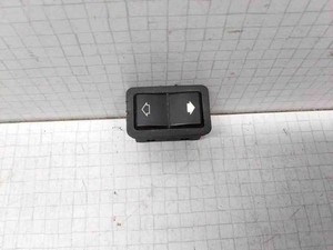 BMW 5 E39 Schalter für Fensterheber hinten rechts 8368974 2.80 Petrol 32513928