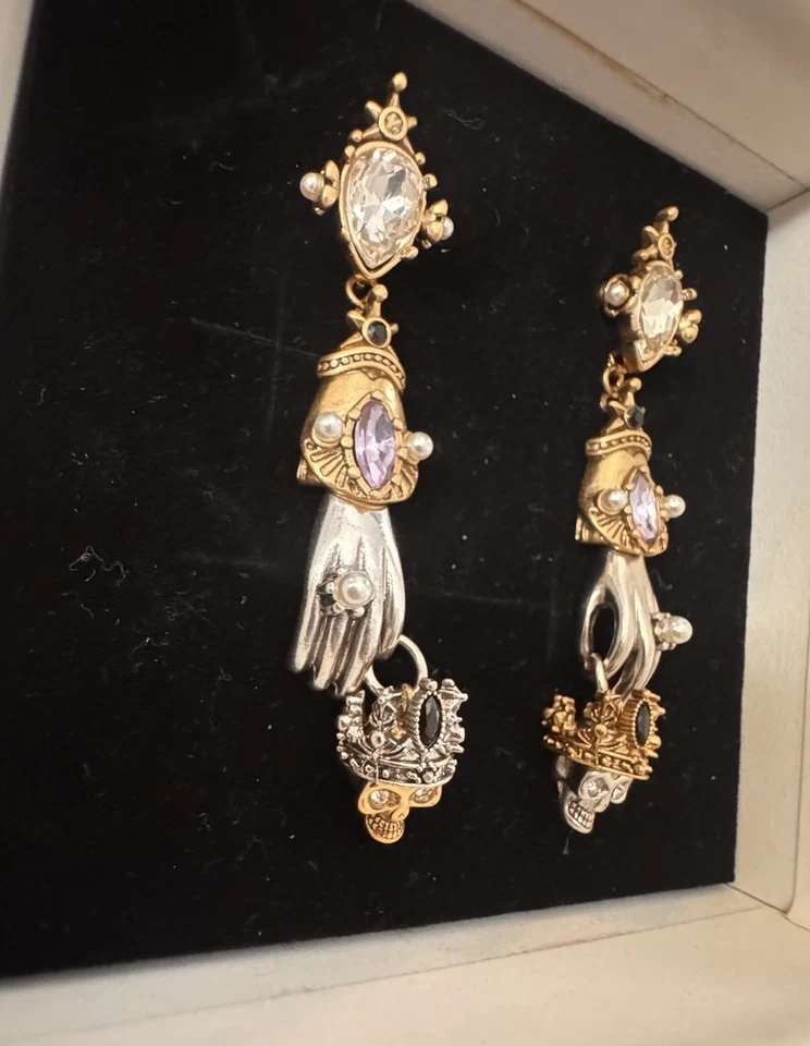 Vintage Of Alexander McQueen King And Queen Hangin Earring - Image 3 of 4