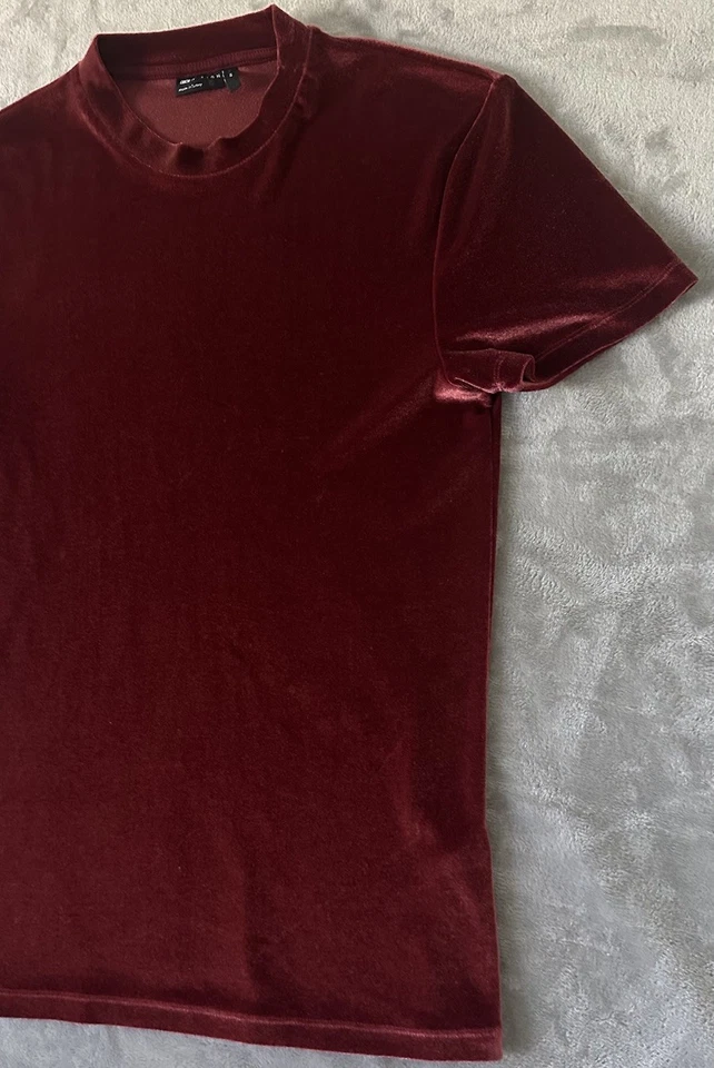 Camiseta para hombre Asos Design terciopelo borgoña talla 2XS cuello redondo vacaciones Foto 3 de 4