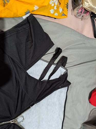 Gray/black cold shoulder top, wiv extra straps on shoulders, and working zip... - Picture 4 of 9