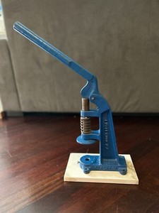 Blue Hand Press Machine and Hand Press Die for Fabric Covered Buttons for Making