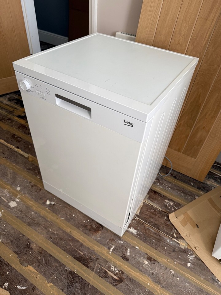 Beko Freestanding Under Counter Full Size Dishwasher DFN05X10W White eBay