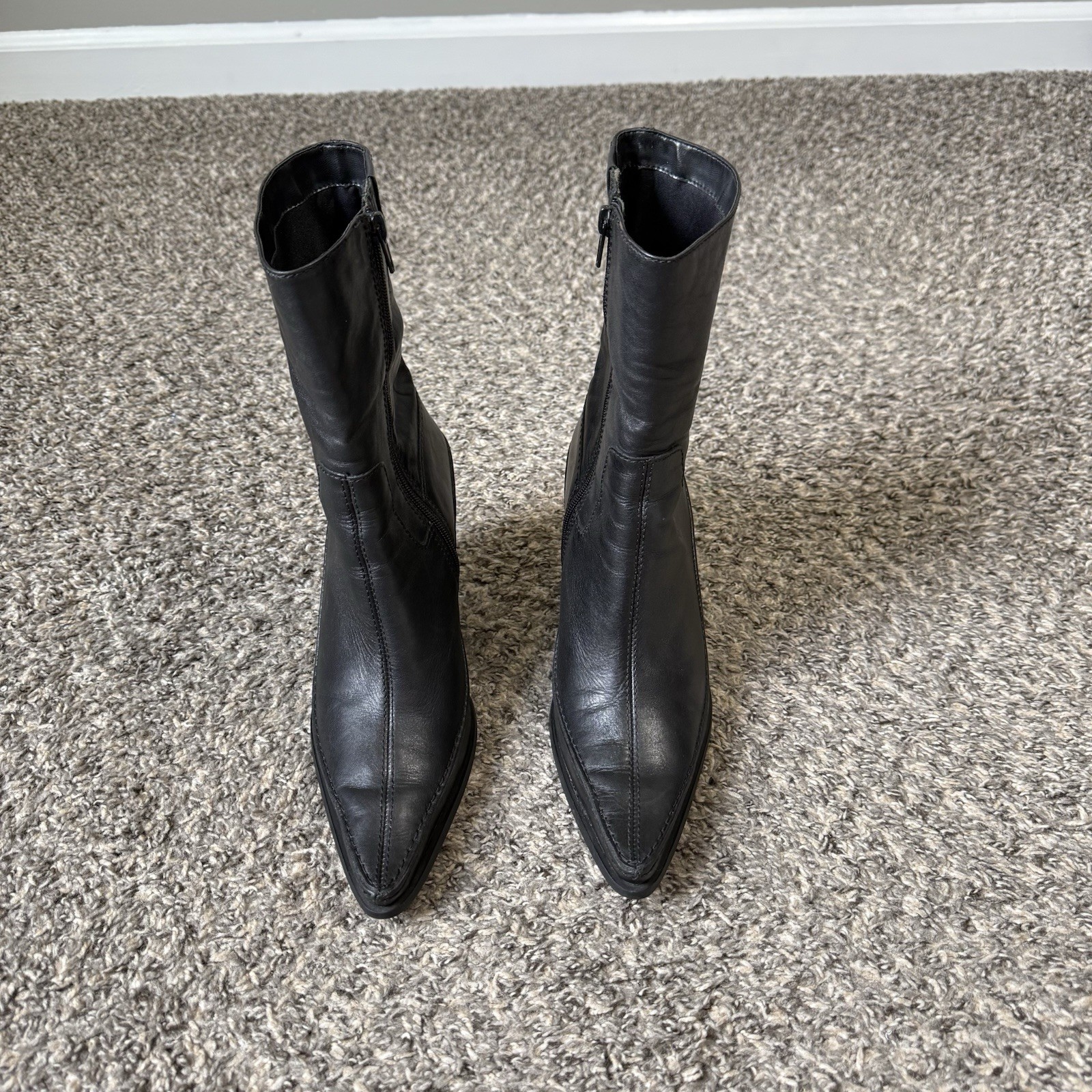 VTG Diba Boots Black Leather Heel Ankle Size 9.5 M Pointed Toe Zip Classic