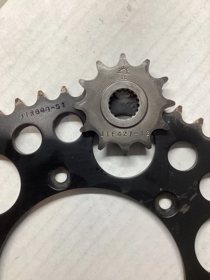 Rodas dentadas F &R JT aço JTR 808.15 JTF 427.12 de uma Suzuki RM125 1978 - USADO - Imagem 4 de 4