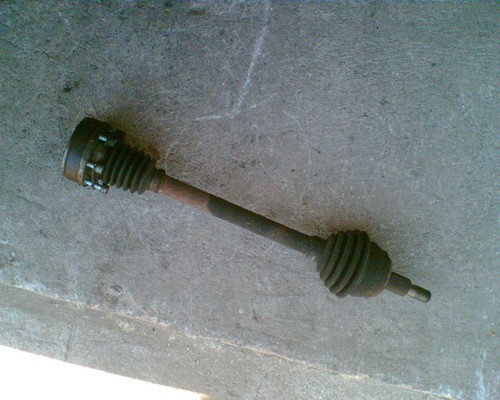 VW Golf 4 bj98 Antriebswelle Gelenkwelle links 1,4 16V 55kw/75ps AKQ