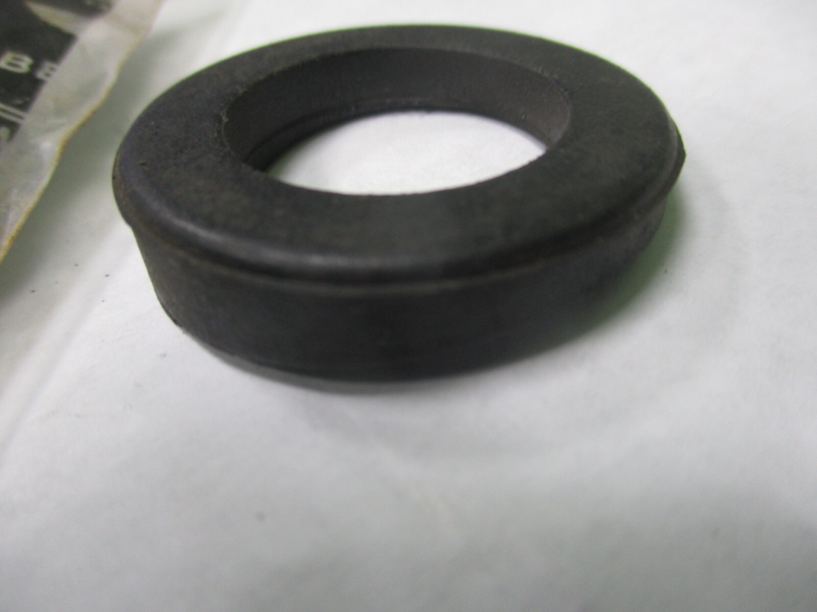 Rolls Royce Silver Shadow, Corniche, Bentley T radio antenna grommet UD16553 NOS